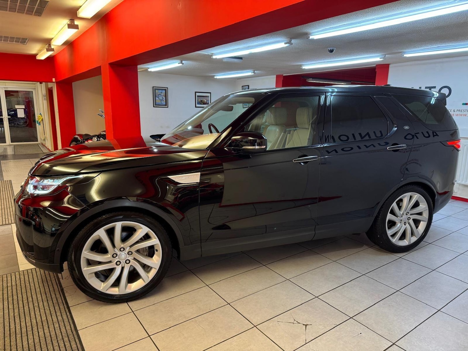 Used Land Rover Discovery 2018 for sale - 77387351: Photo 8