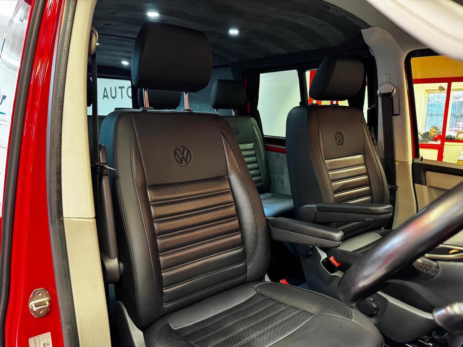Used Volkswagen Transporter 2018 for sale - 77015837: Photo 11