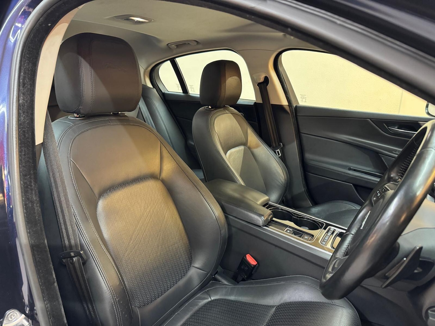 Used Jaguar XE for sale - 77305399: Photo 11