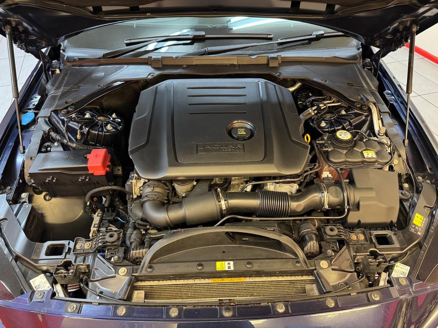 Used Jaguar XE for sale - 77305399: Photo 20