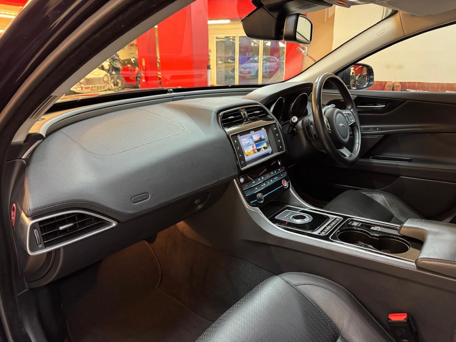 Used Jaguar XE for sale - 77305399: Photo 22