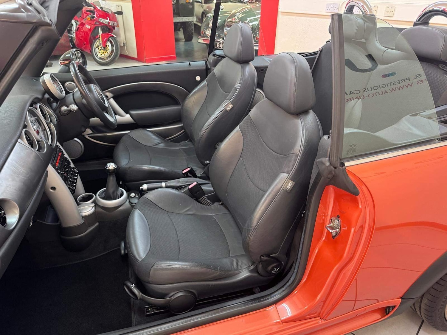 Used MINI Convertible 2004 for sale - 76398958: Photo 11