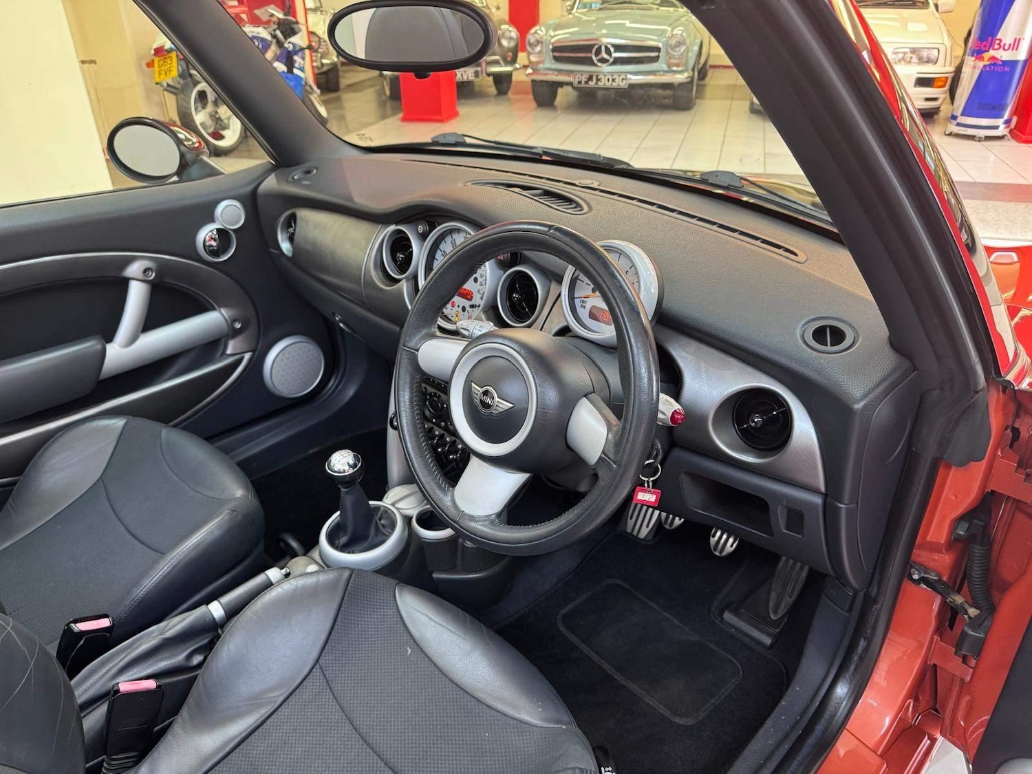 Used MINI Convertible 2004 for sale - 76398958: Photo 9