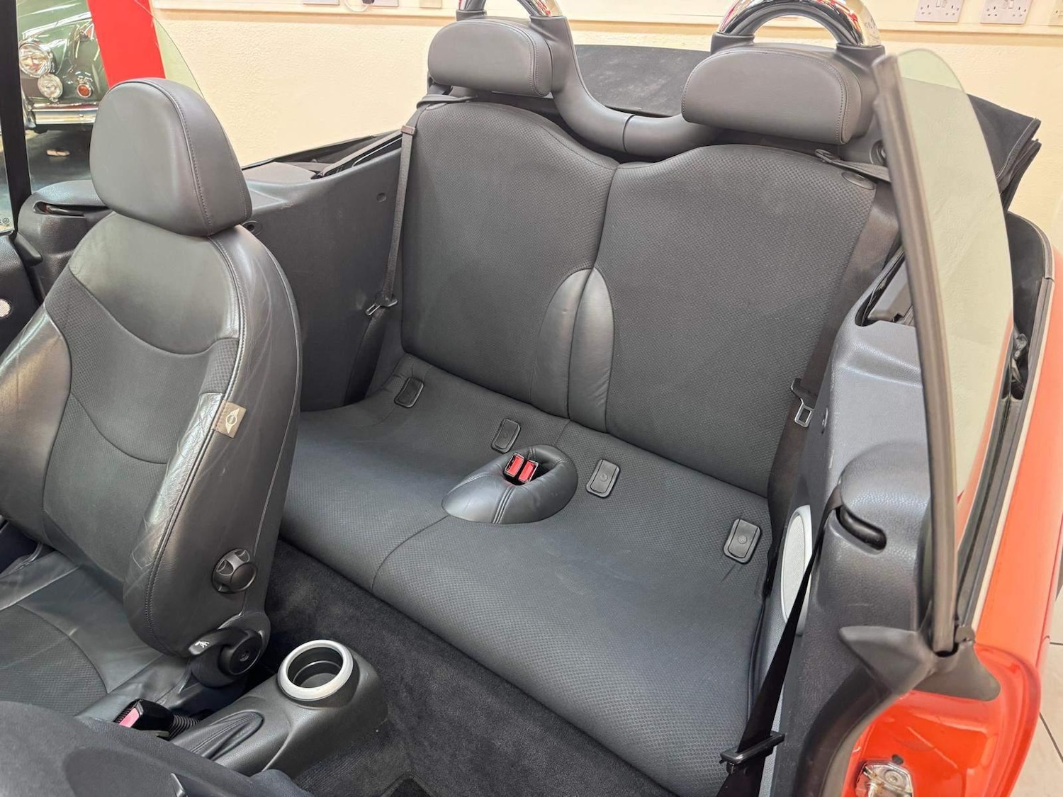 Used MINI Convertible 2004 for sale - 76997595: Photo 15