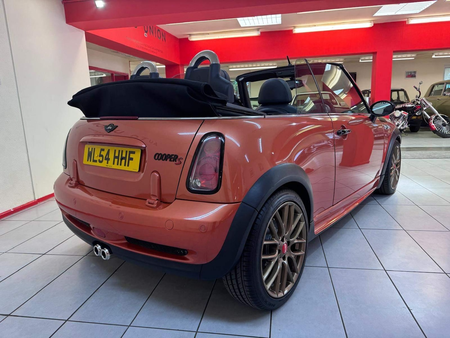 Used MINI Convertible 2004 for sale - 76997595: Photo 4