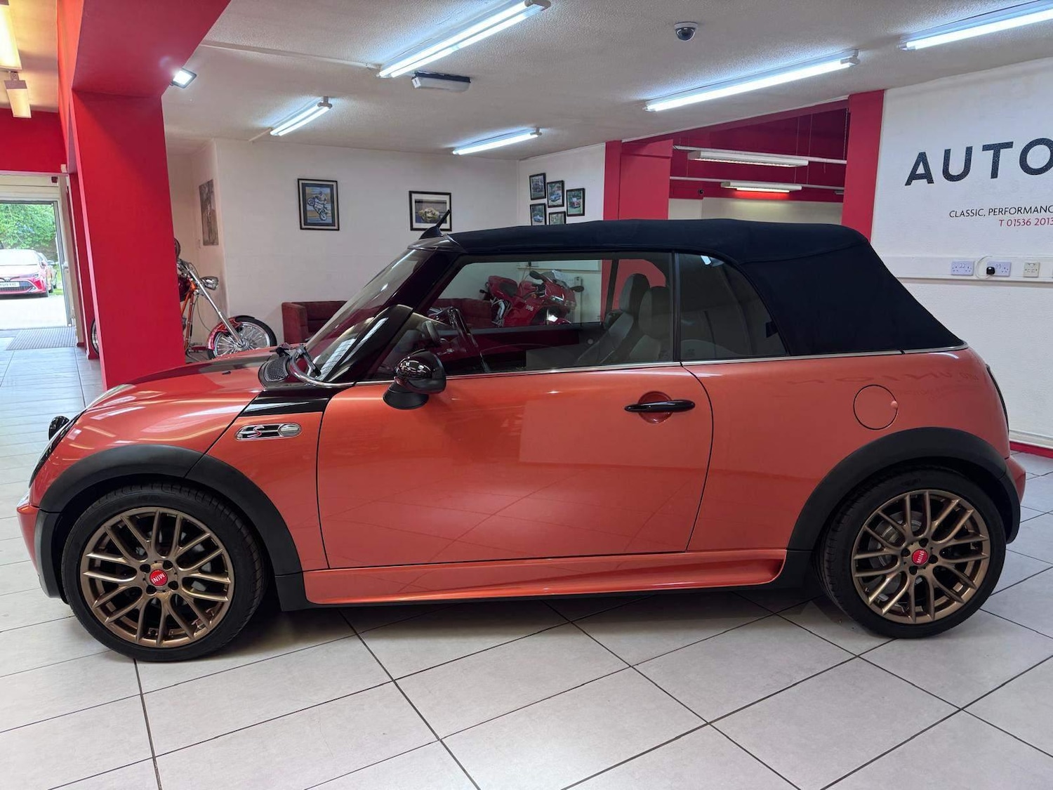 Used MINI Convertible 2004 for sale - 76997595: Photo 5