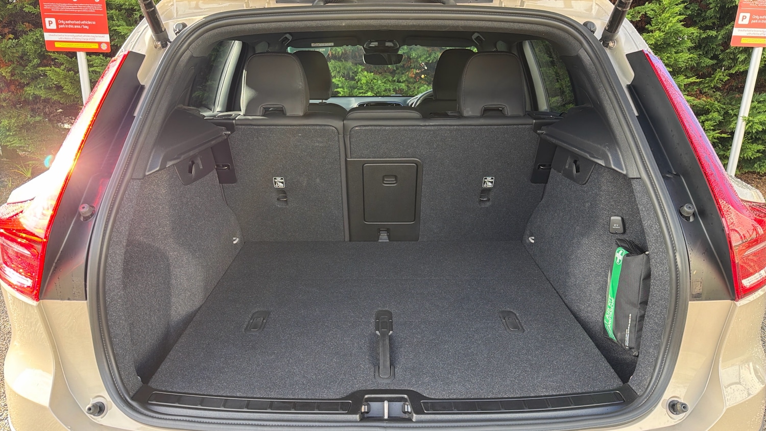 Used Volvo XC40 2024 for sale - 76653301: Photo 17