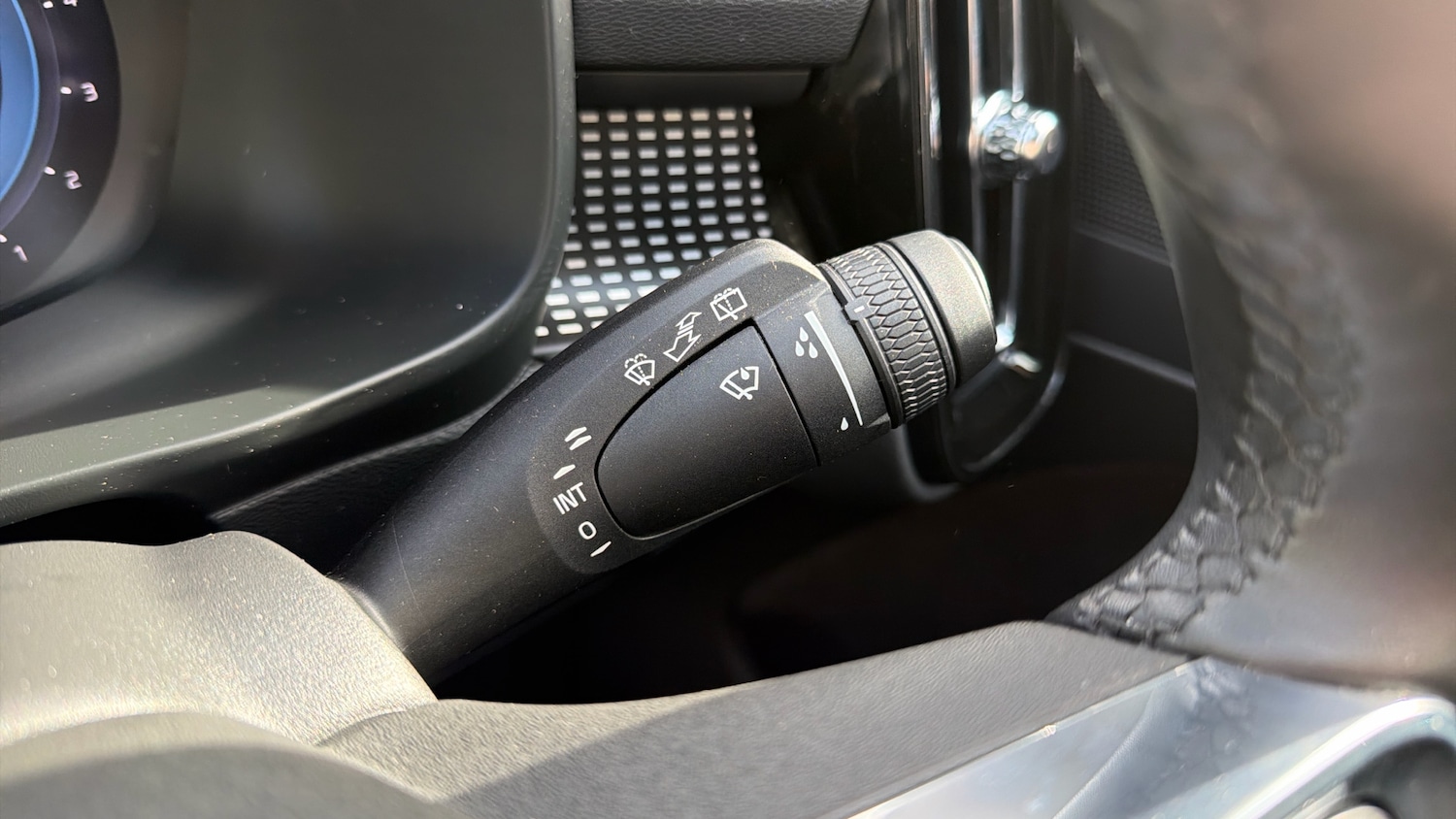 Used Volvo XC40 2024 for sale - 76653301: Photo 25