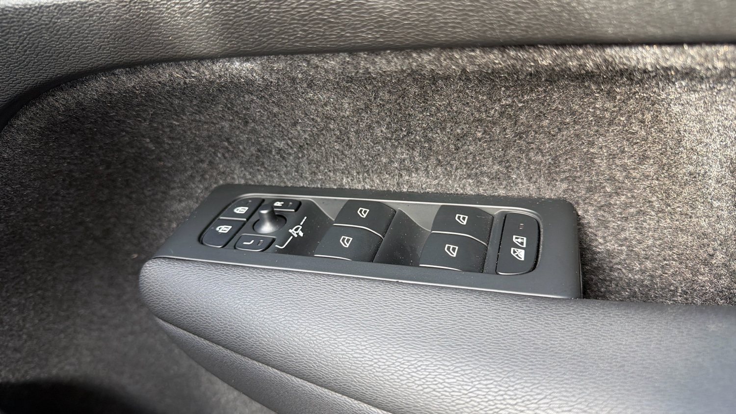 Used Volvo XC40 2024 for sale - 76653301: Photo 28