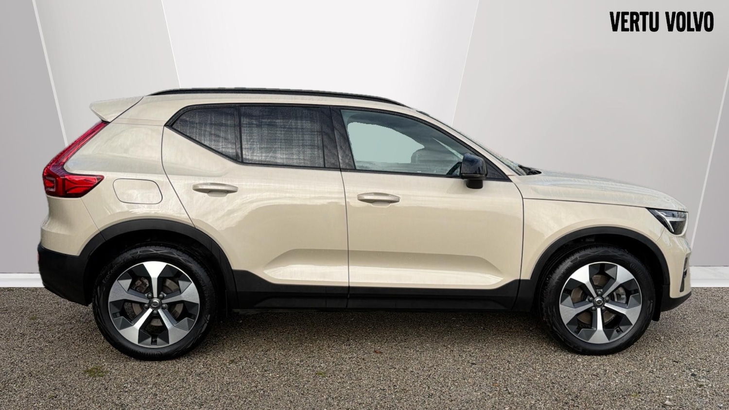 Used Volvo XC40 2024 for sale - 76653301: Photo 3