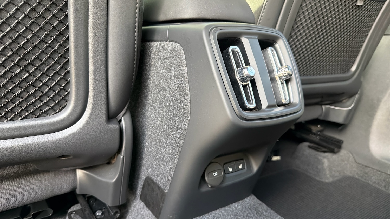 Used Volvo XC40 2024 for sale - 76653301: Photo 39