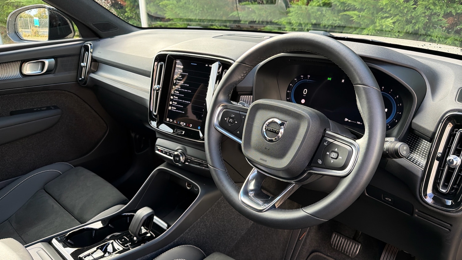 Used Volvo XC40 2024 for sale - 76653301: Photo 5