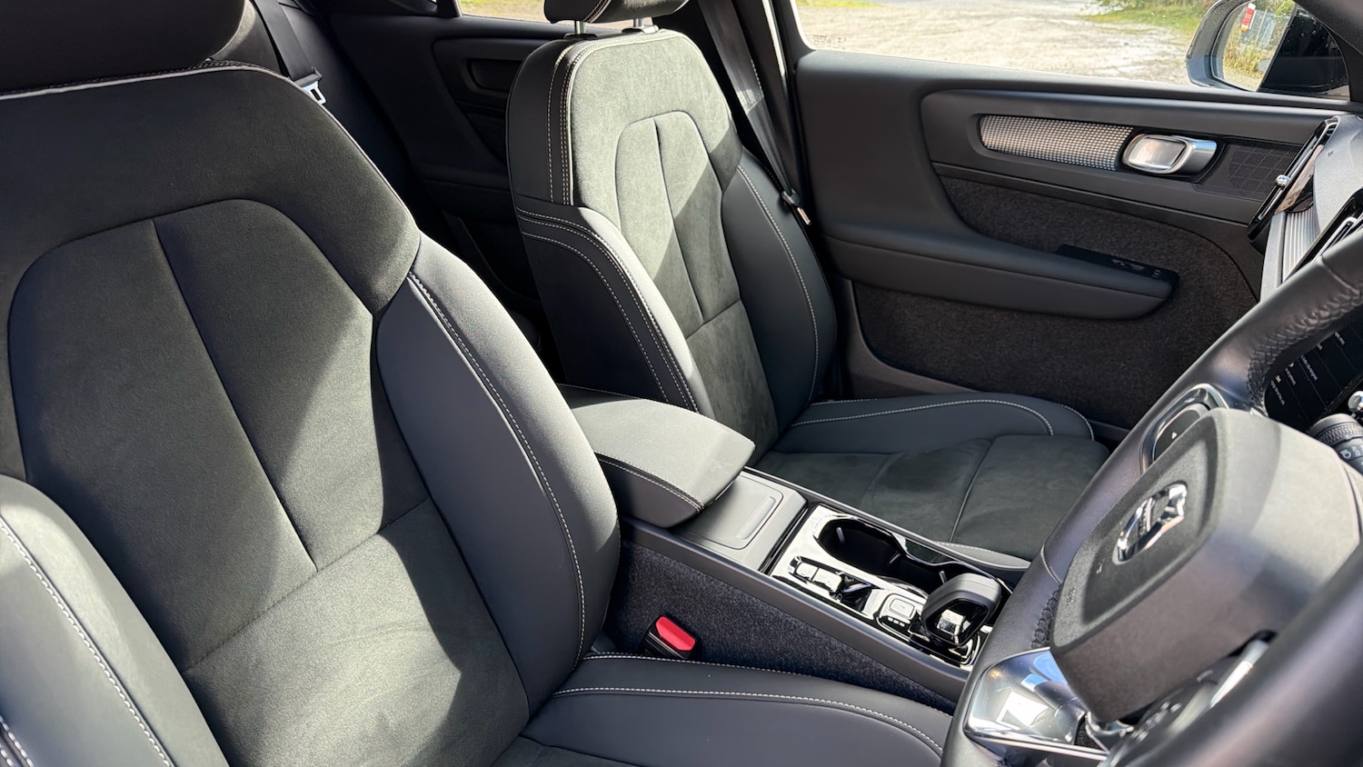 Used Volvo XC40 2024 for sale - 76653301: Photo 9