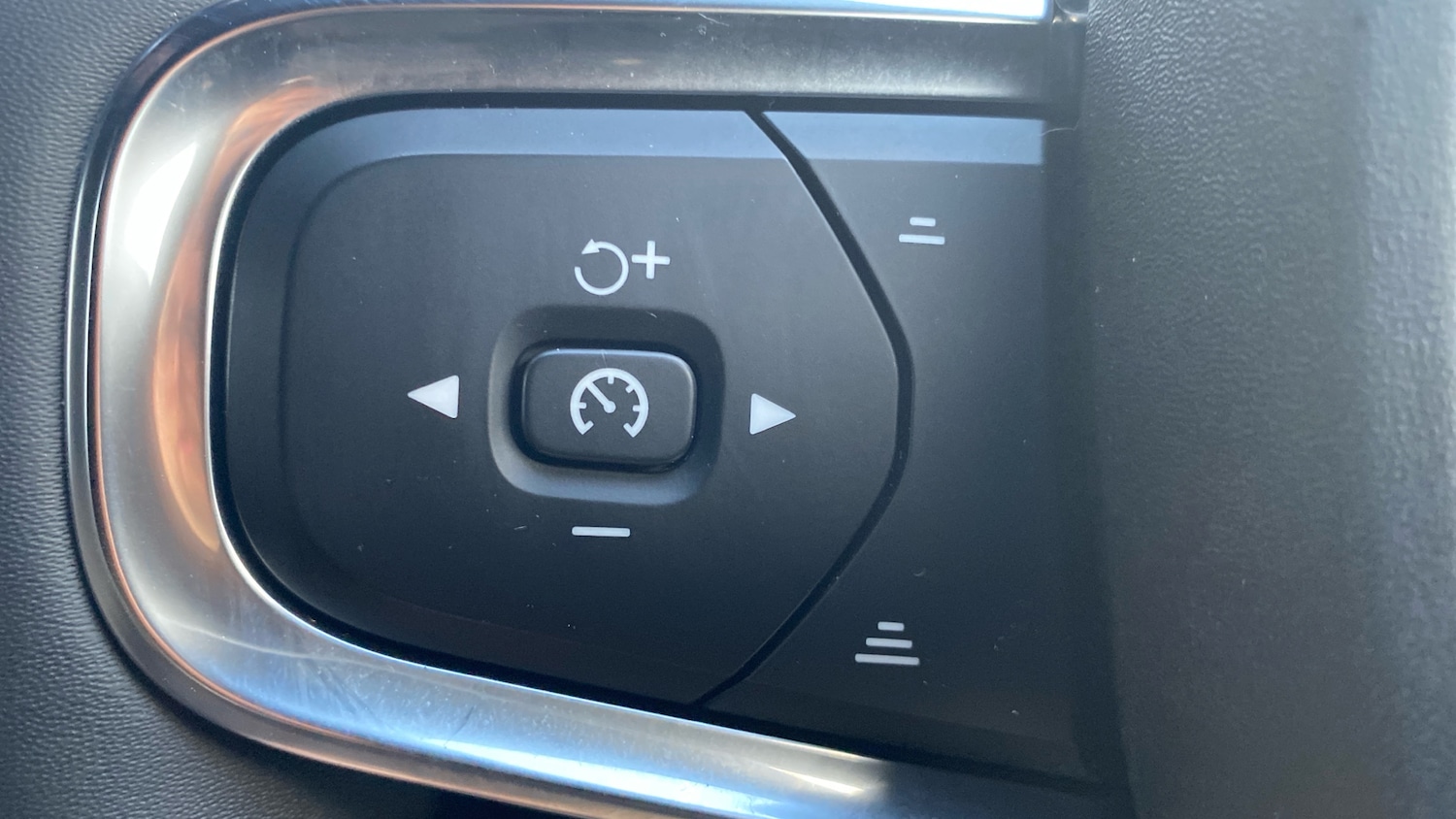 Used Volvo XC40 2022 for sale - 76763090: Photo 21