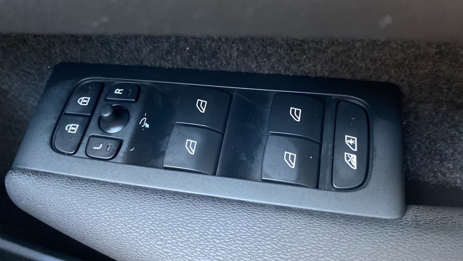 Used Volvo XC40 2022 for sale - 76763090: Photo 23