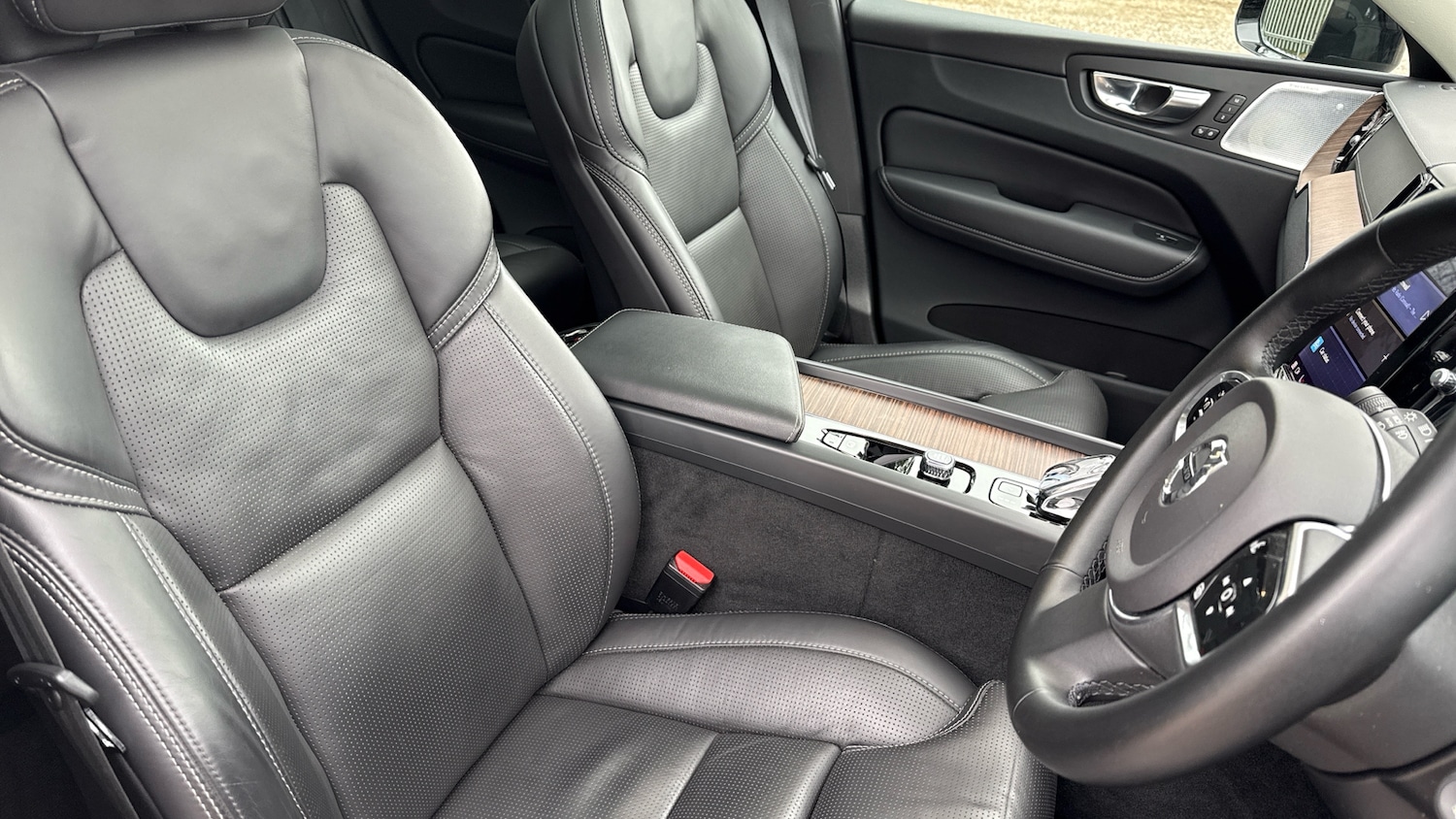 Used Volvo XC60 2022 for sale - 77336449: Photo 36