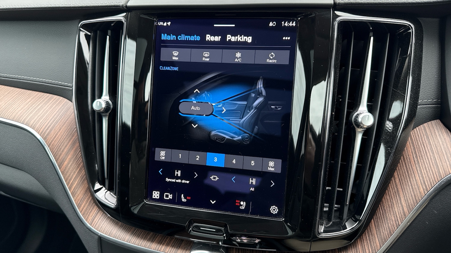 Used Volvo XC60 2022 for sale - 77336449: Photo 46