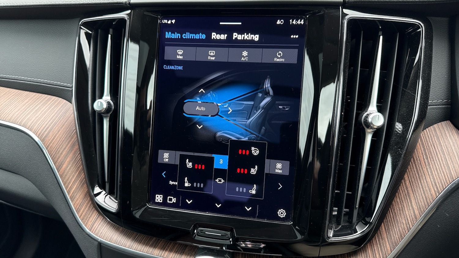 Used Volvo XC60 2022 for sale - 77336449: Photo 47