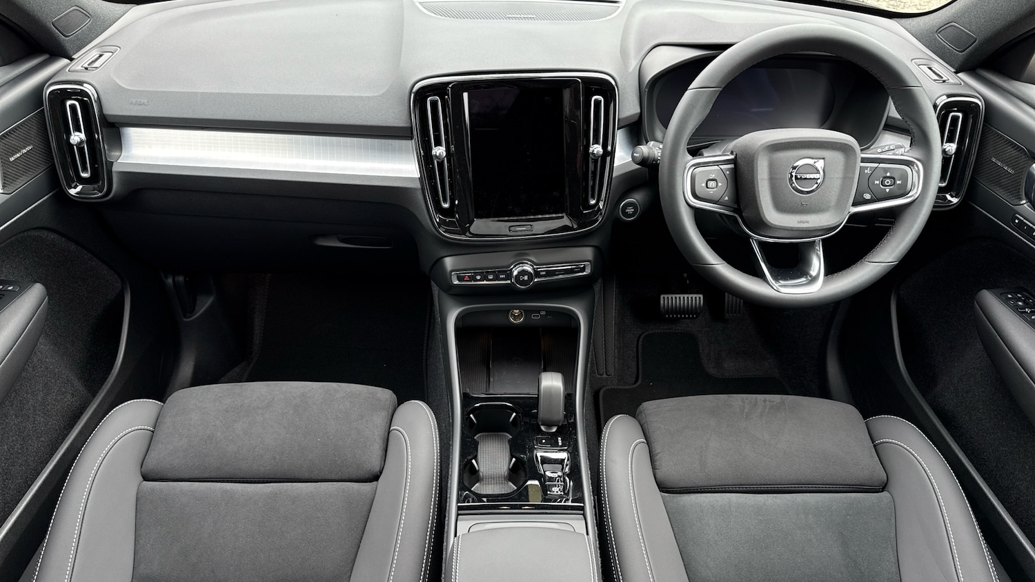 Used Volvo XC40 2025 for sale - 76653298: Photo 20