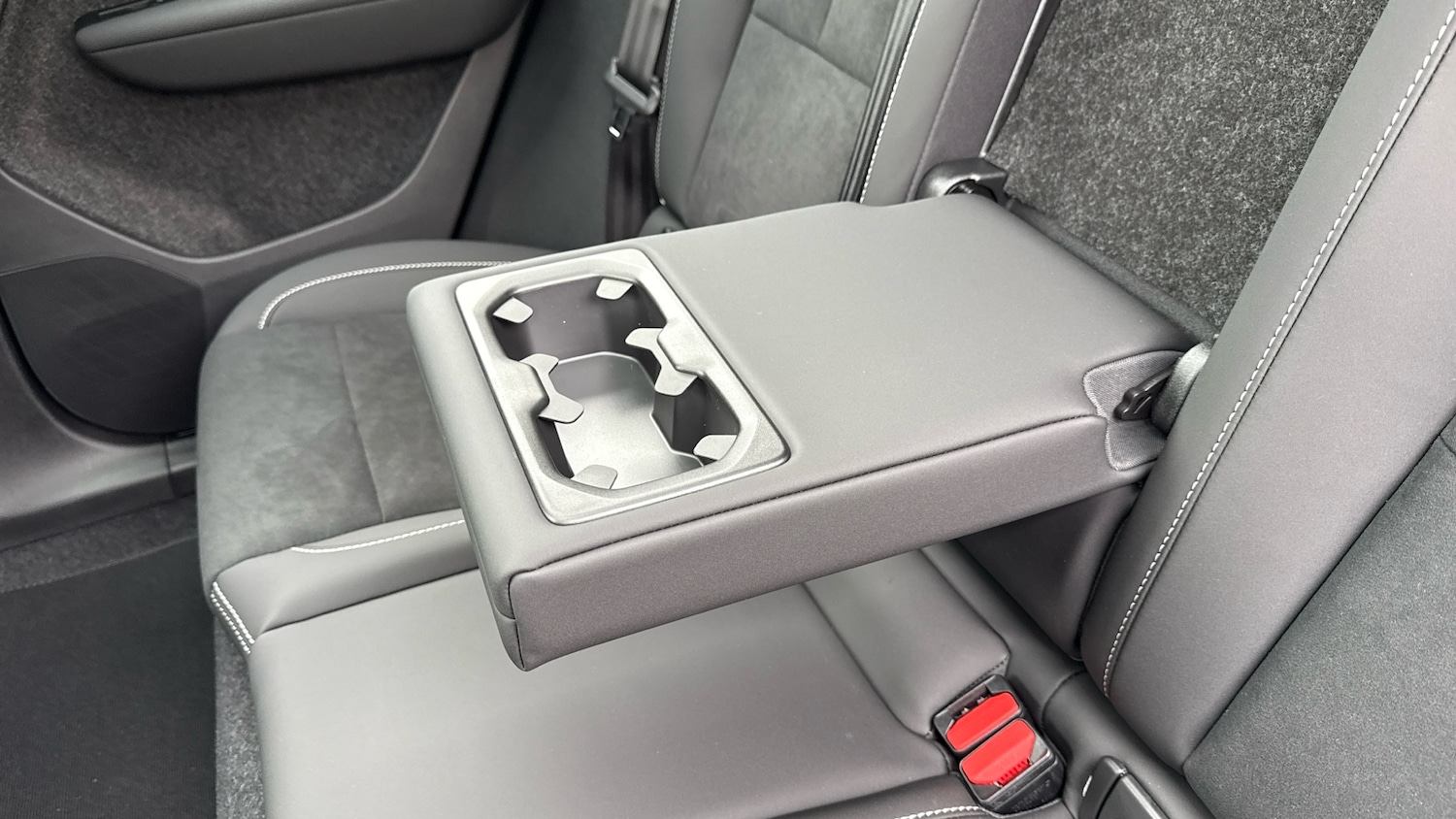 Used Volvo XC40 2025 for sale - 76653298: Photo 26