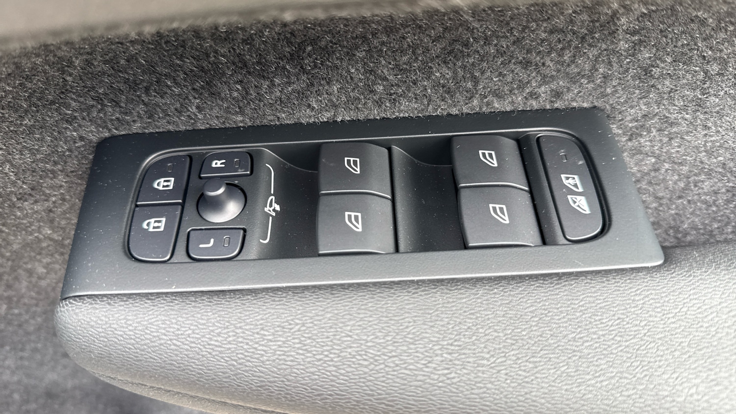 Used Volvo XC40 2025 for sale - 76653298: Photo 28