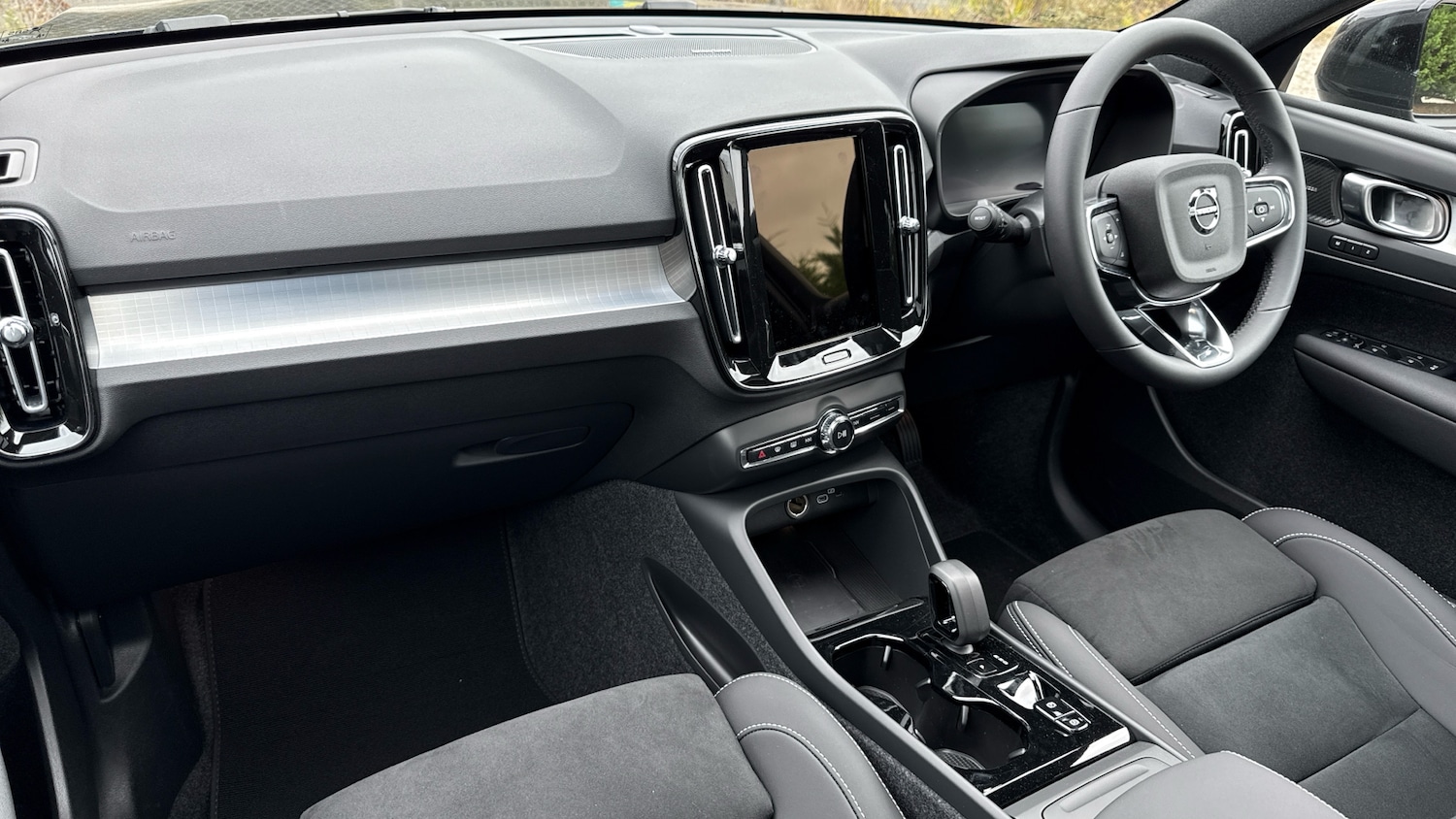 Used Volvo XC40 2025 for sale - 76653298: Photo 4