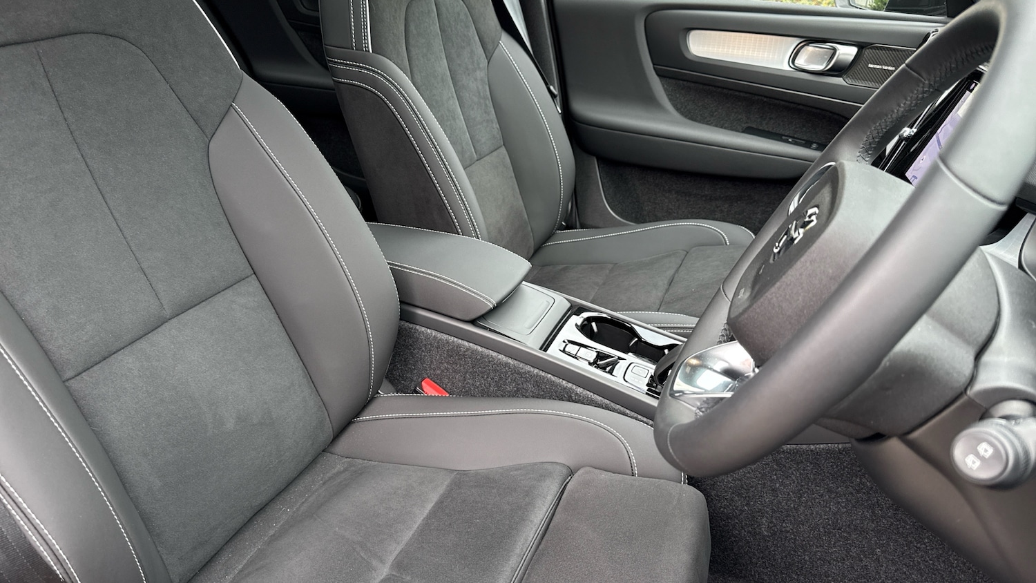 Used Volvo XC40 2025 for sale - 76653298: Photo 9