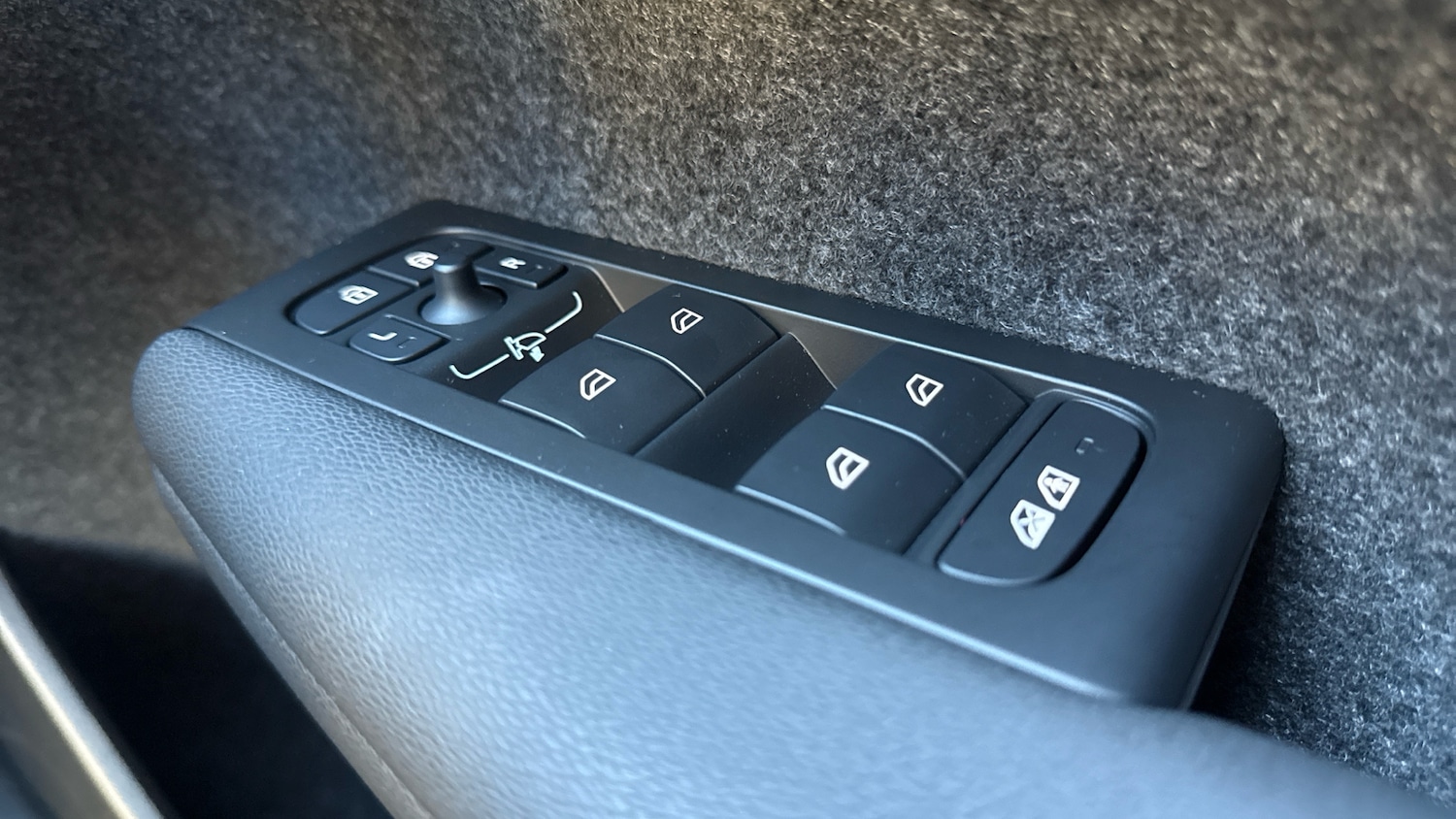 Used Volvo XC40 2025 for sale - 76653335: Photo 23