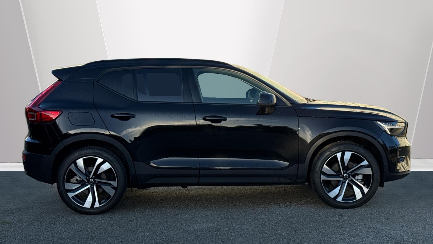 Used Volvo XC40 2025 for sale - 76653335: Photo 3