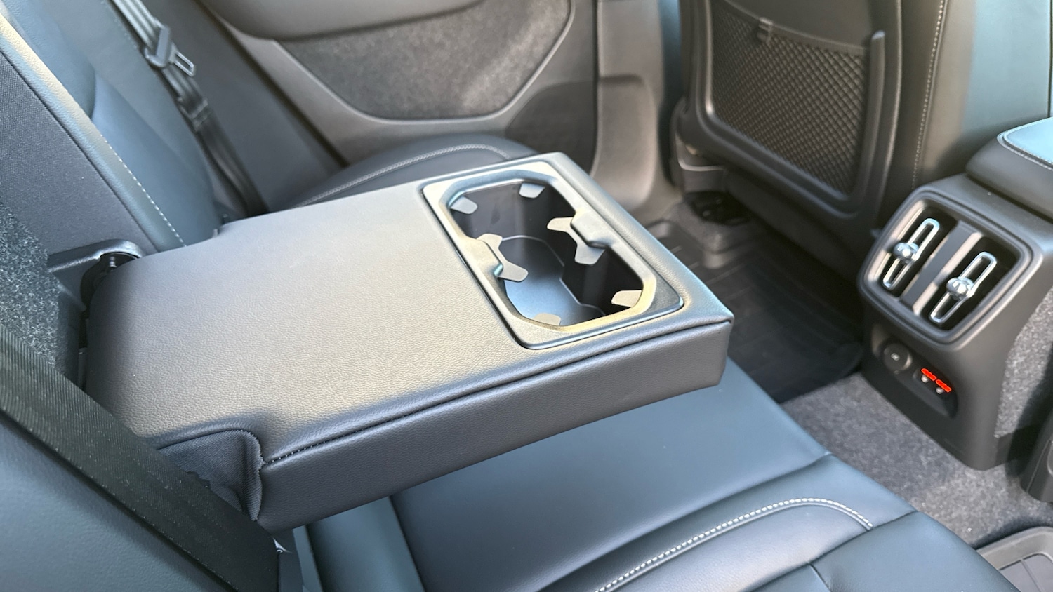 Used Volvo XC40 2025 for sale - 76653335: Photo 33