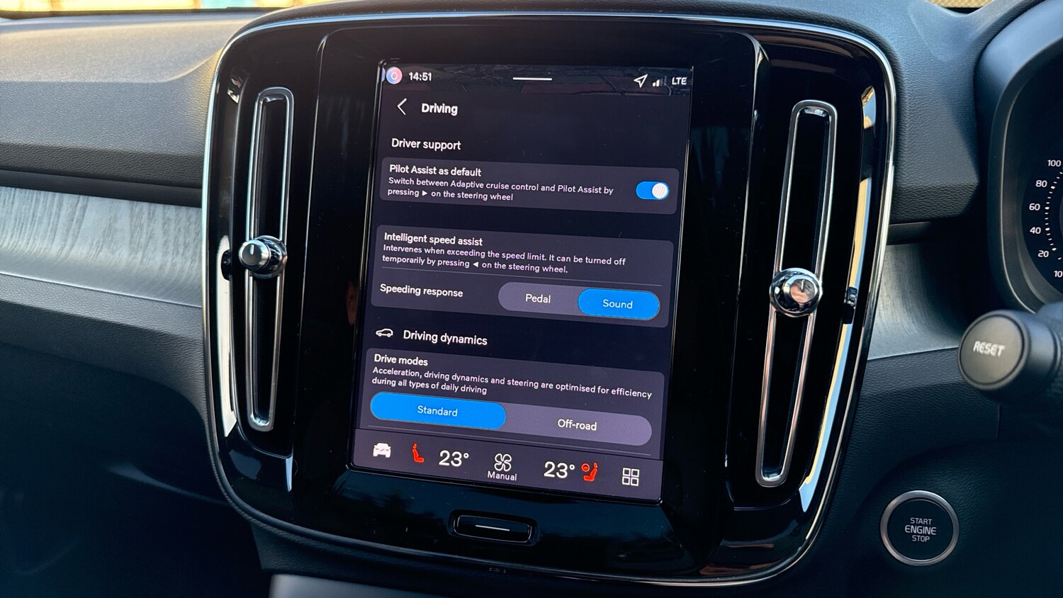 Used Volvo XC40 2025 for sale - 76653335: Photo 37