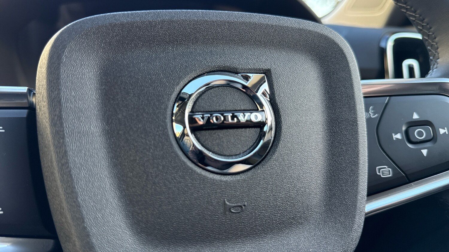 Used Volvo XC40 2025 for sale - 76653335: Photo 39