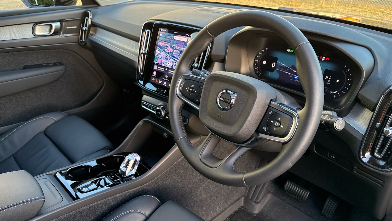 Used Volvo XC40 2025 for sale - 76653335: Photo 4