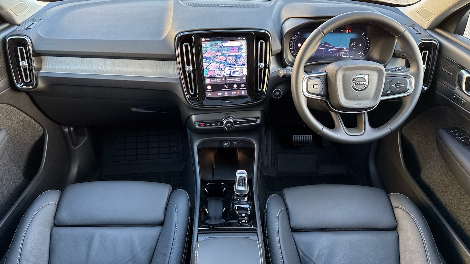 Used Volvo XC40 2025 for sale - 76653335: Photo 5