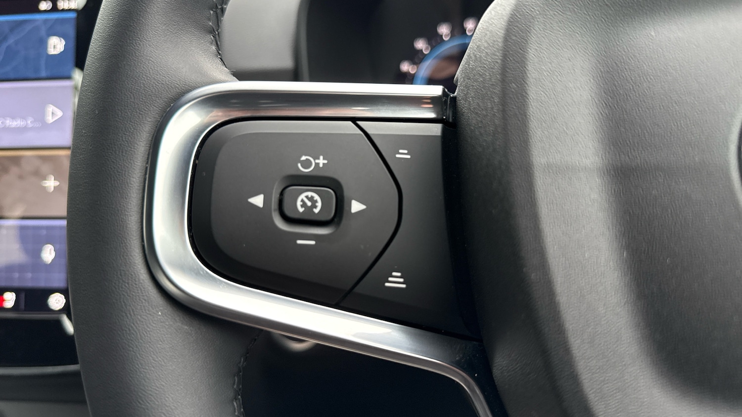 Used Volvo XC40 2024 for sale - 76722714: Photo 21