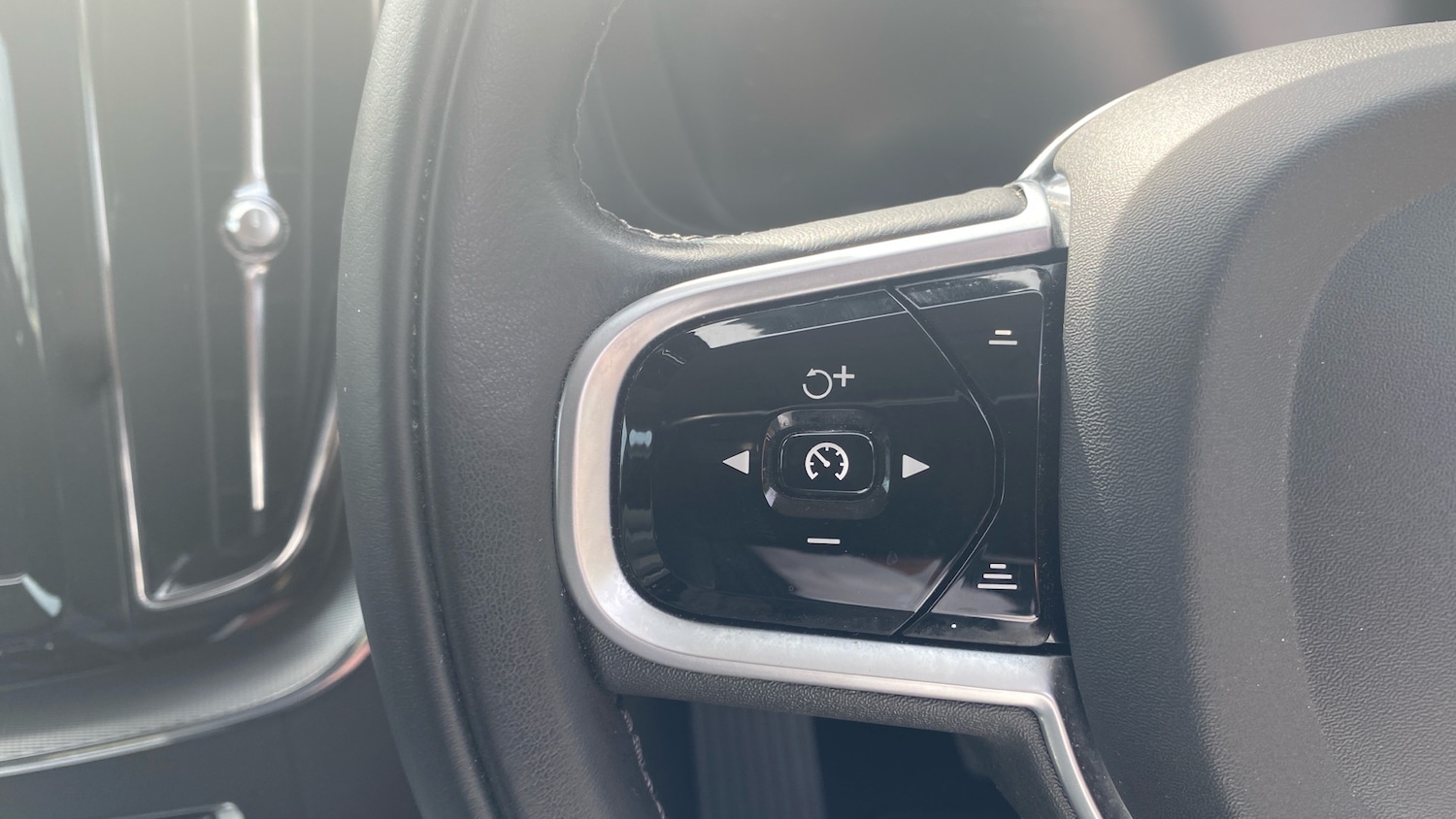 Used Volvo XC60 2018 for sale - 75931850: Photo 18