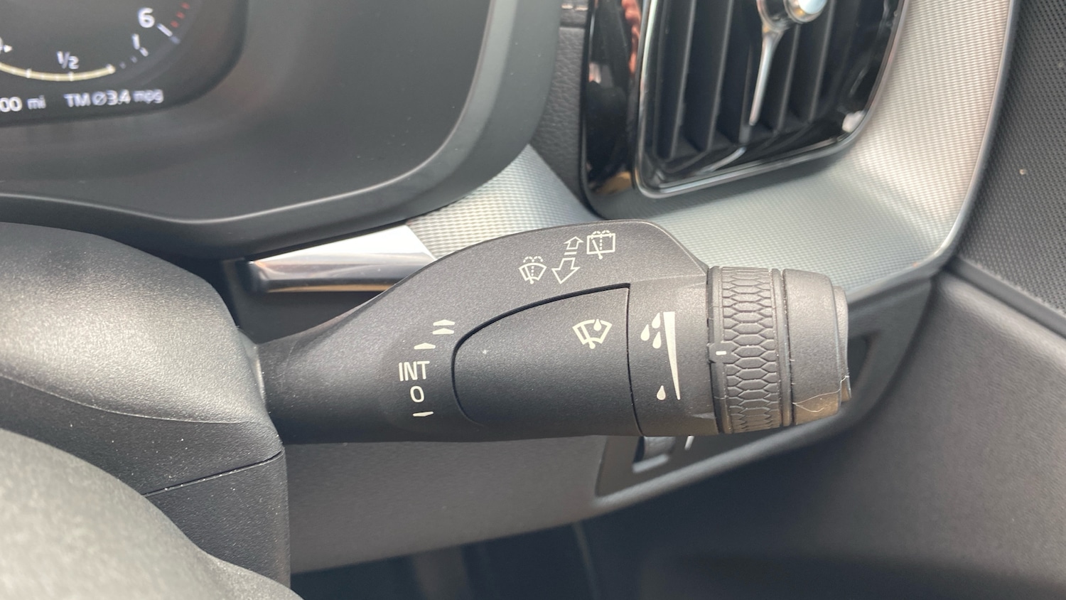 Used Volvo XC60 2018 for sale - 75931850: Photo 25