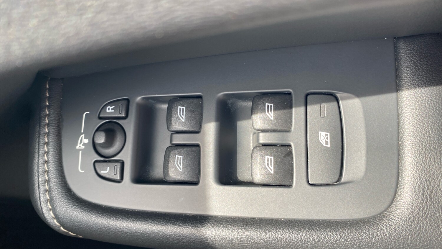 Used Volvo XC60 2018 for sale - 75931850: Photo 28