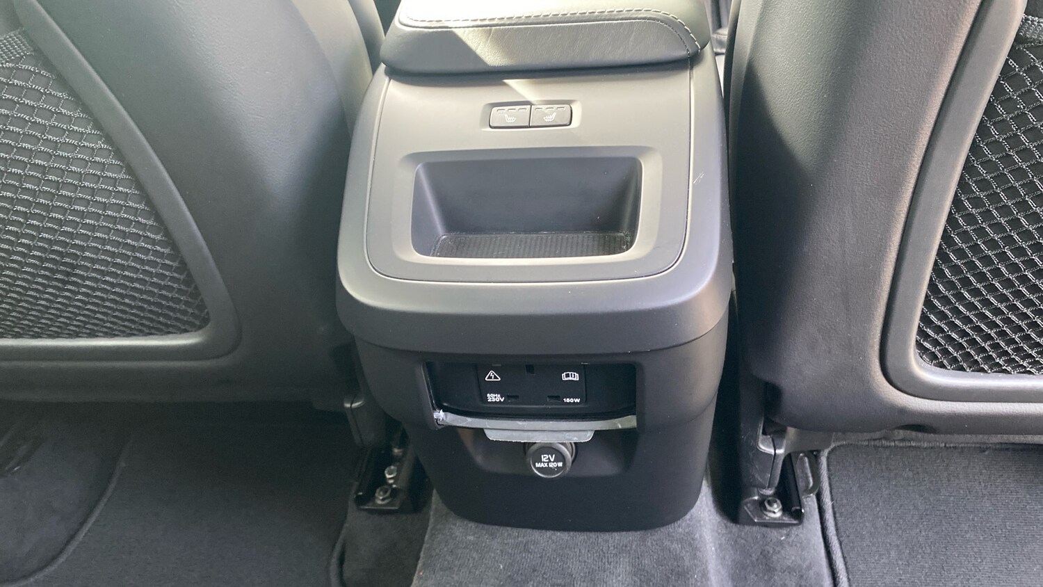 Used Volvo XC60 2018 for sale - 75931850: Photo 39