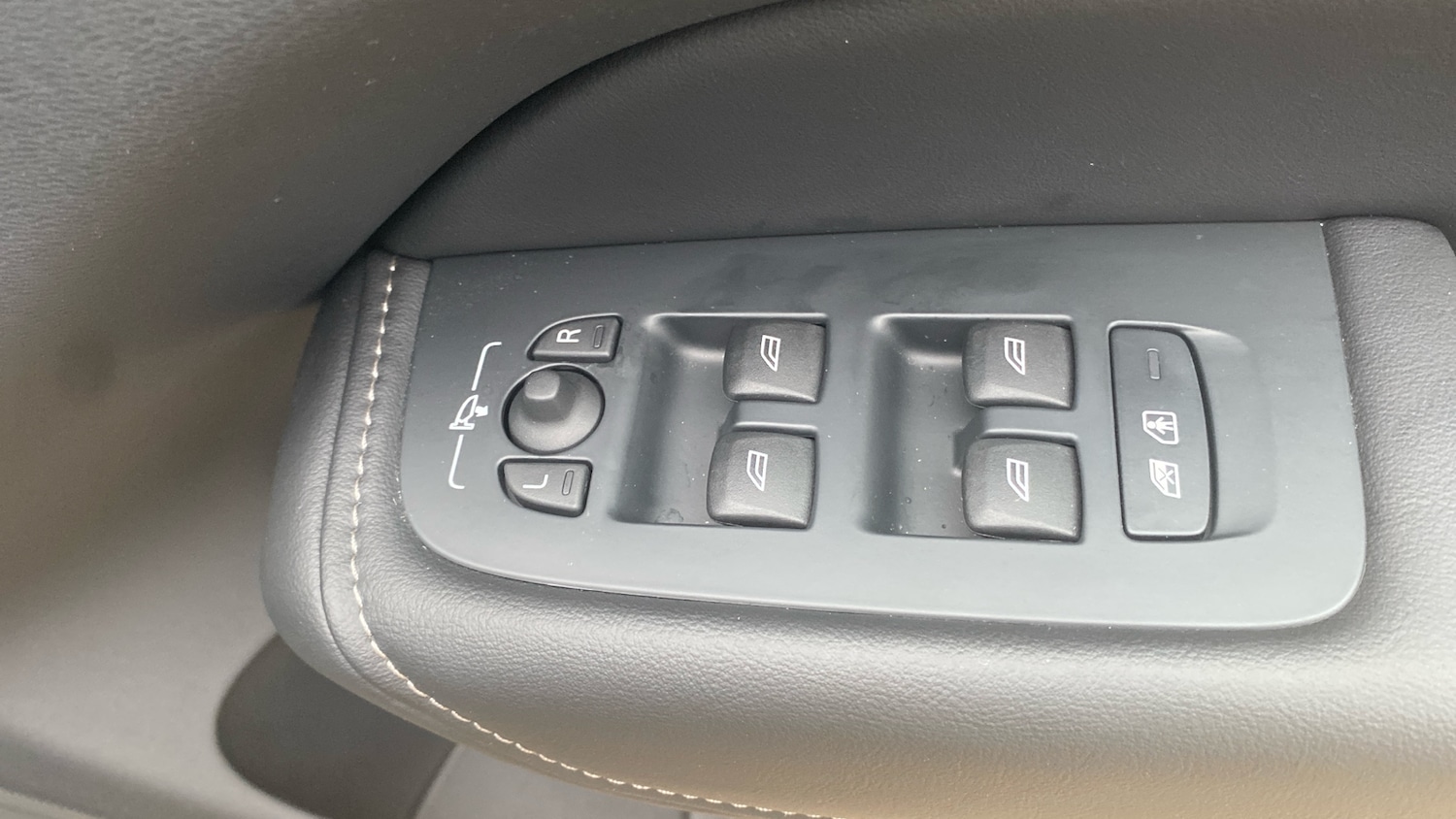 Used Volvo XC60 2025 for sale - 76653304: Photo 28