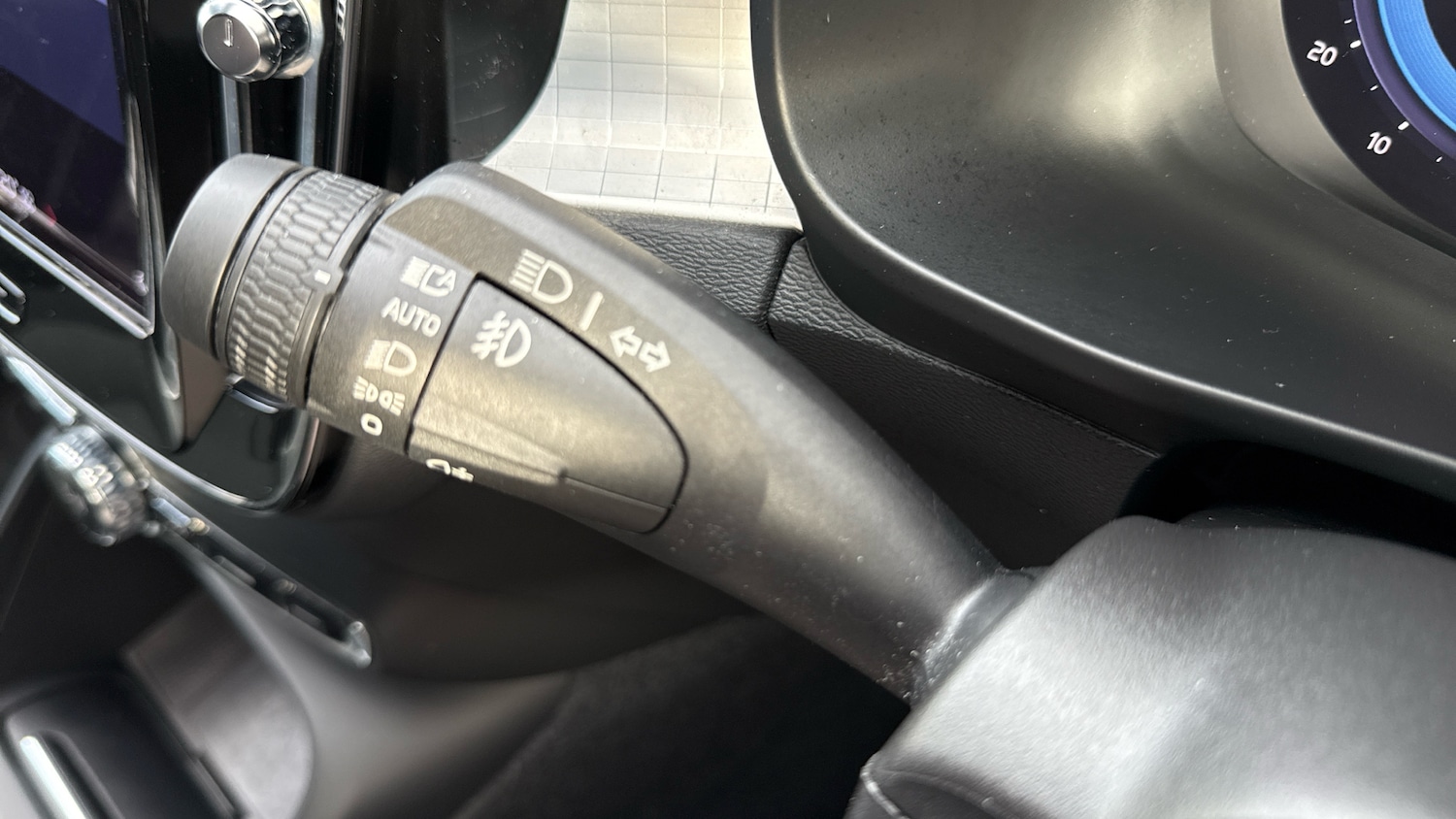 Used Volvo XC40 2023 for sale - 77026036: Photo 24