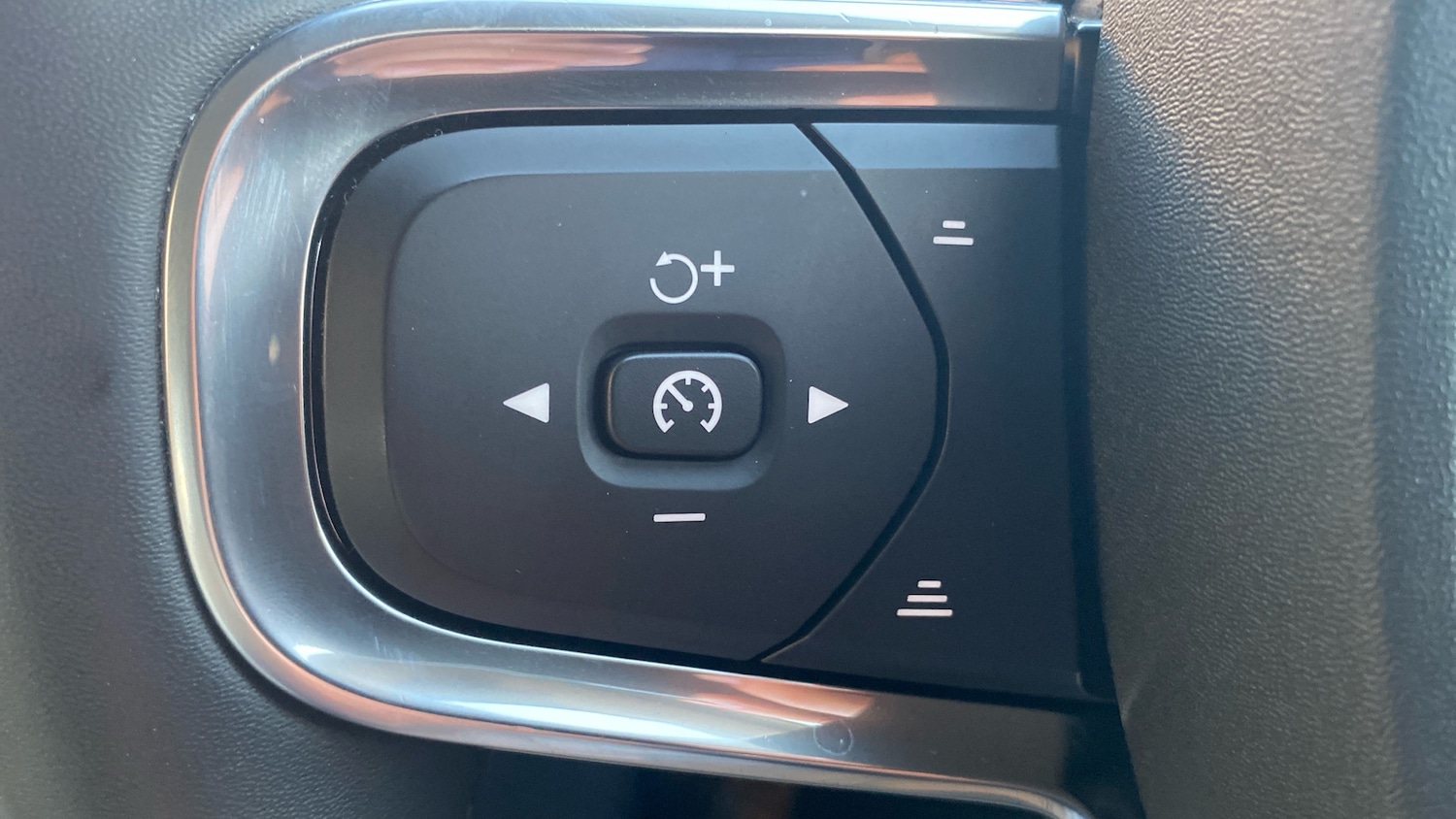 Used Volvo XC40 2021 for sale - 76653290: Photo 18