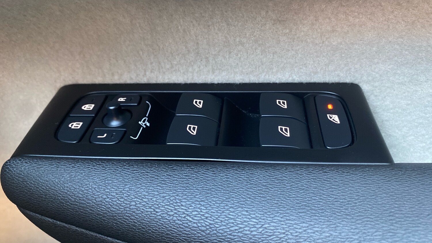 Used Volvo XC40 2021 for sale - 76653290: Photo 28