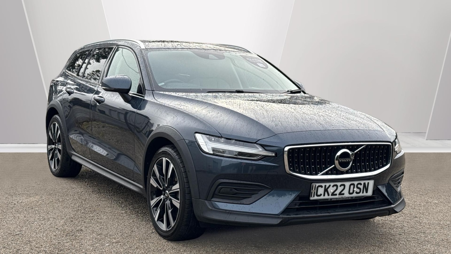 Used Volvo V60 2022 for sale - 77638731: Photo 1