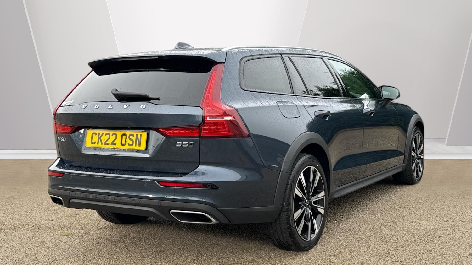 Used Volvo V60 2022 for sale - 77638731: Photo 2