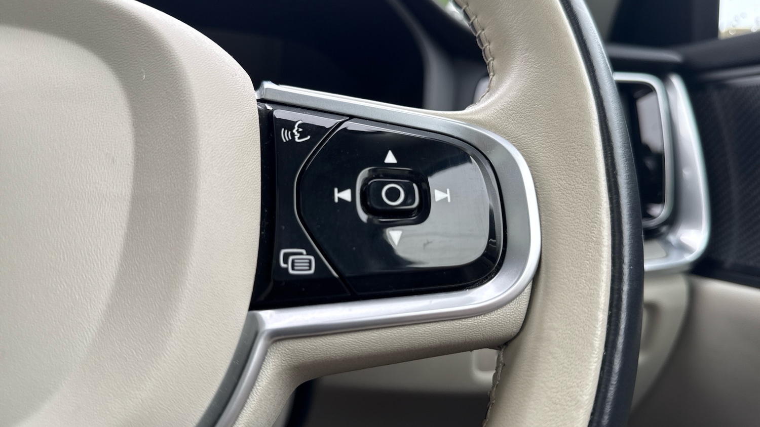 Used Volvo V60 2022 for sale - 77638731: Photo 22