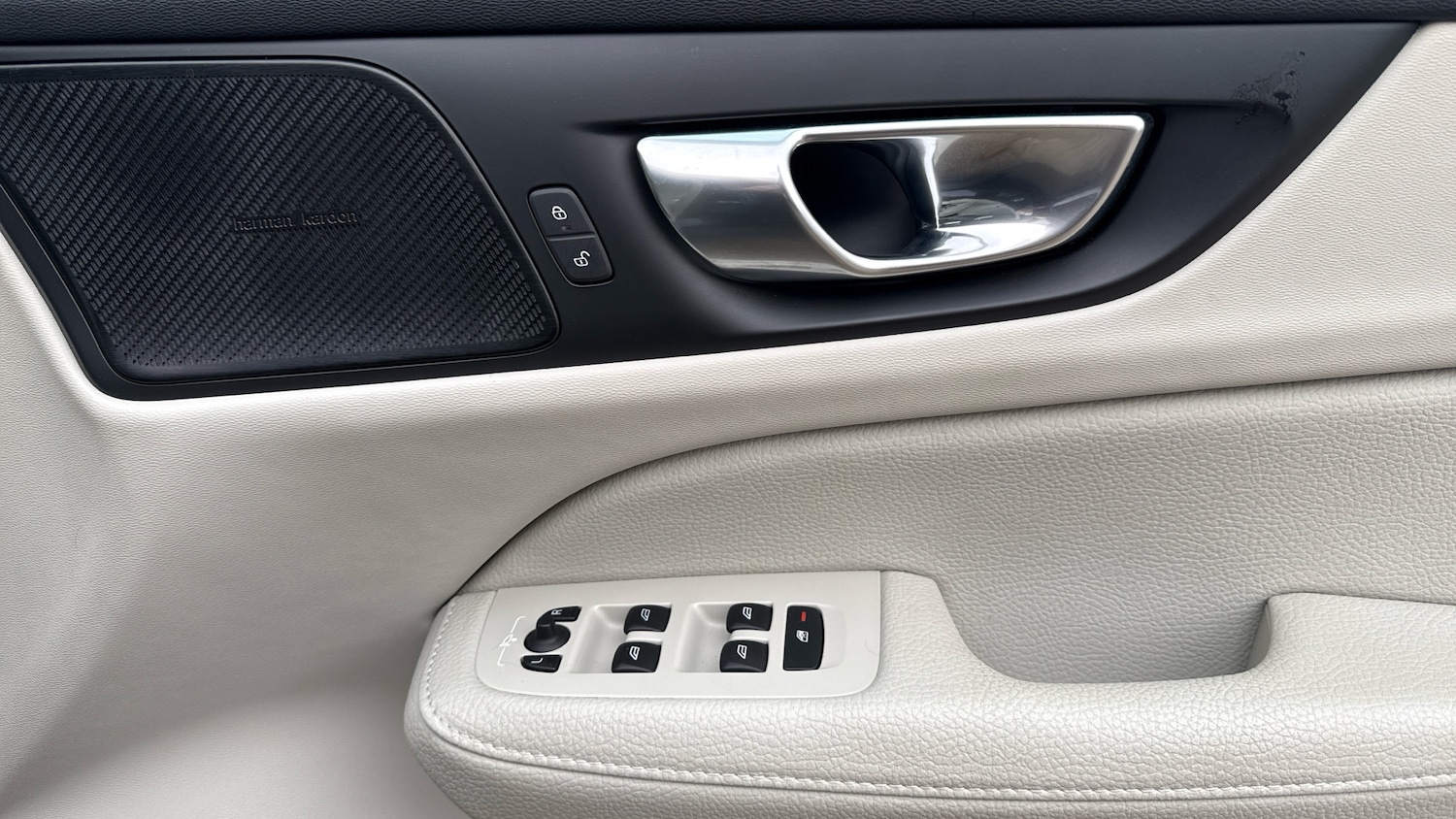 Used Volvo V60 2022 for sale - 77638731: Photo 29