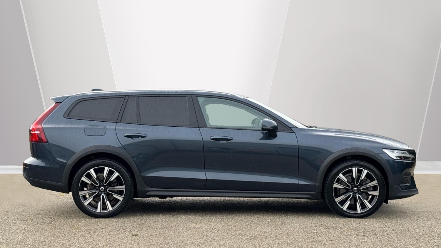 Used Volvo V60 2022 for sale - 77638731: Photo 3