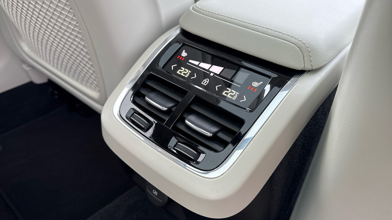 Used Volvo V60 2022 for sale - 77638731: Photo 37