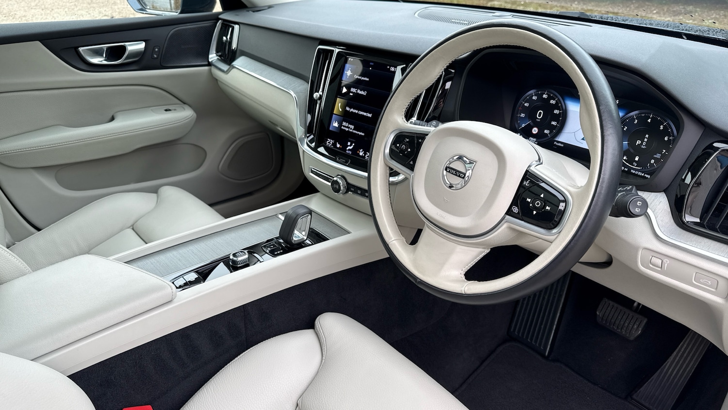 Used Volvo V60 2022 for sale - 77638731: Photo 4